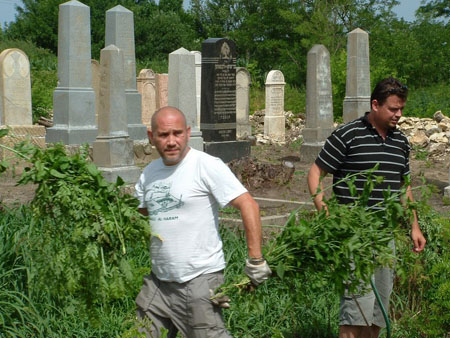 Kisvásárhelyi zsidó temető rendberakása Kisvásárhelyi zsidó temető rendberakása